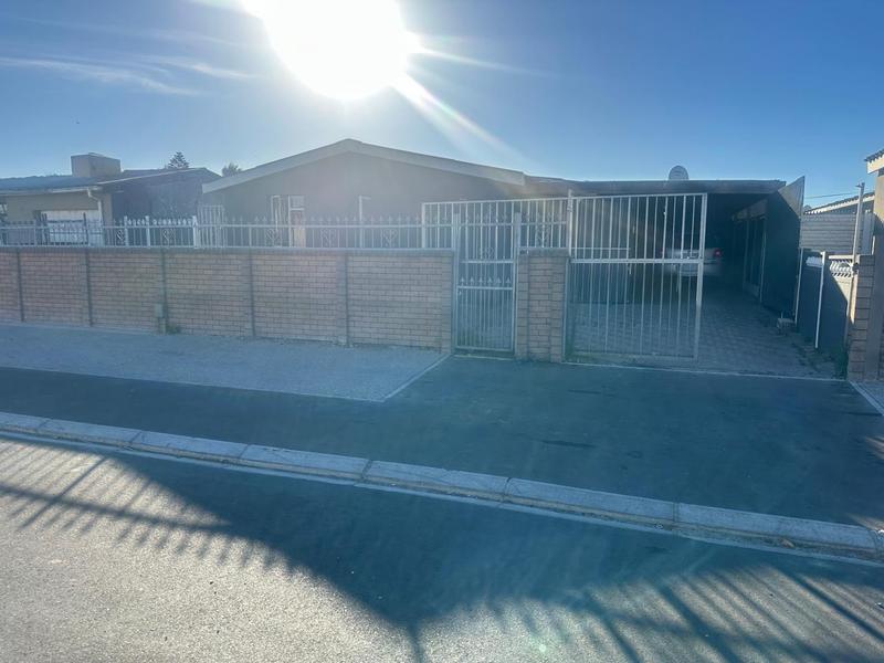 5 Bedroom Property for Sale in Manenberg Western Cape